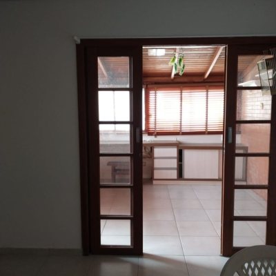 Casa Residencial com 119m², 4 quartos, 2 suítes, 2 garagens, no bairro Saco Dos Limões em Florianópolis