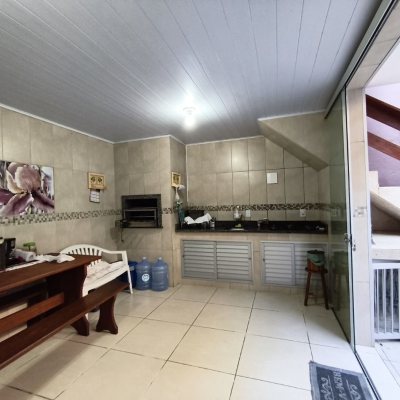 Casa Residencial com 119m², 4 quartos, 2 suítes, 2 garagens, no bairro Saco Dos Limões em Florianópolis