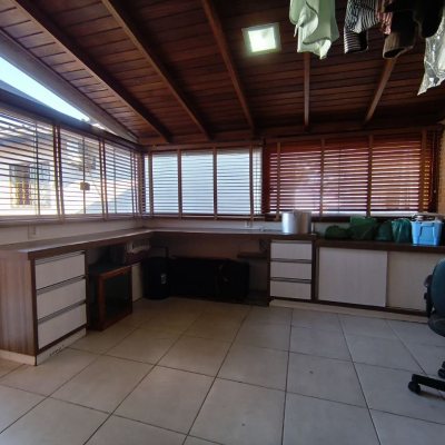 Casa Residencial com 119m², 4 quartos, 2 suítes, 2 garagens, no bairro Saco Dos Limões em Florianópolis