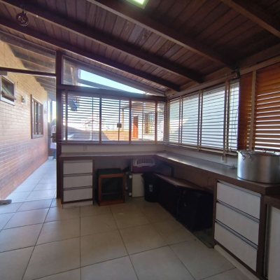 Casa Residencial com 119m², 4 quartos, 2 suítes, 2 garagens, no bairro Saco Dos Limões em Florianópolis