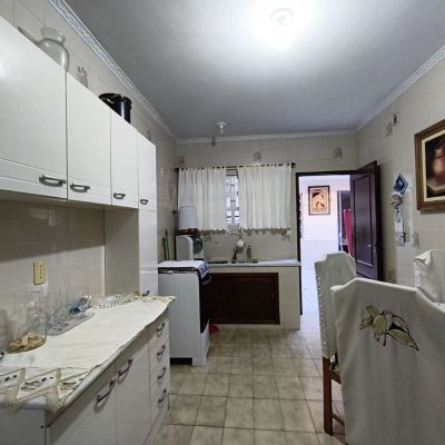 Casa Residencial com 119m², 4 quartos, 2 suítes, 2 garagens, no bairro Saco Dos Limões em Florianópolis
