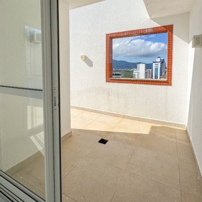 Cobertura com 156m², 3 quartos, 1 suíte, 2 garagens, no bairro Agronômica em Florianópolis