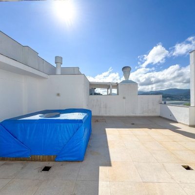 Cobertura com 156m², 3 quartos, 1 suíte, 2 garagens, no bairro Agronômica em Florianópolis