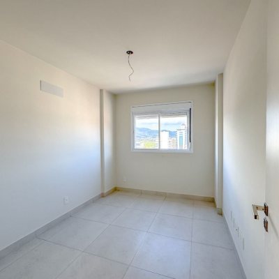 Cobertura com 156m², 3 quartos, 1 suíte, 2 garagens, no bairro Agronômica em Florianópolis