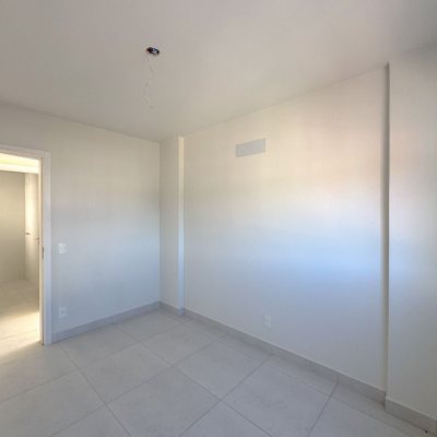 Cobertura com 156m², 3 quartos, 1 suíte, 2 garagens, no bairro Agronômica em Florianópolis