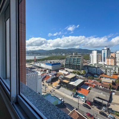 Cobertura com 156m², 3 quartos, 1 suíte, 2 garagens, no bairro Agronômica em Florianópolis