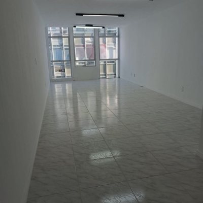 Sala com 39m², no bairro Centro em Florianópolis