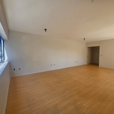 Sala com 60m², 1 garagem, no bairro Centro em Florianópolis