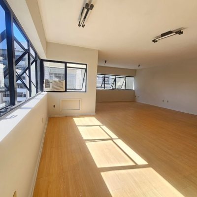 Sala com 60m², 1 garagem, no bairro Centro em Florianópolis
