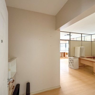 Sala com 69m², 1 garagem, no bairro Centro em Florianópolis