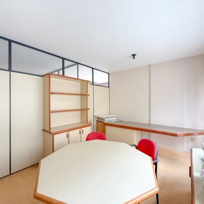 Sala com 69m², 1 garagem, no bairro Centro em Florianópolis