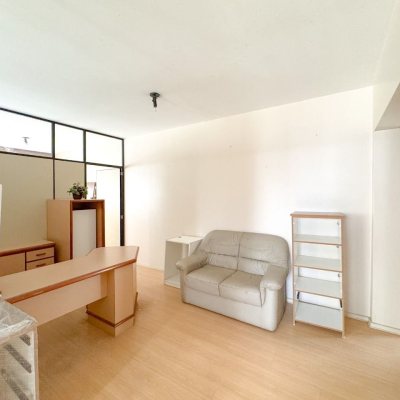 Sala com 69m², 1 garagem, no bairro Centro em Florianópolis