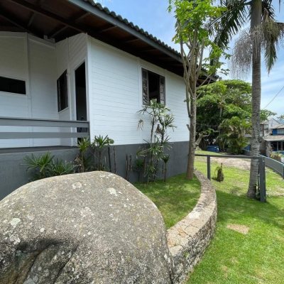 Pousada com 228m², 11 quartos, no bairro Barra Da Lagoa em Florianópolis