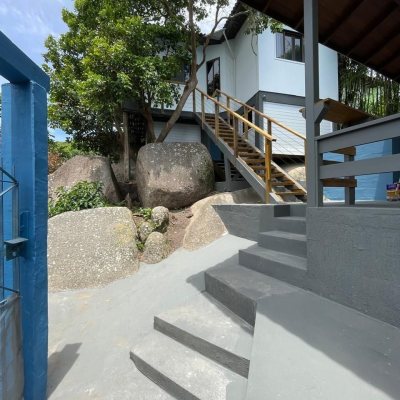 Pousada com 228m², 11 quartos, no bairro Barra Da Lagoa em Florianópolis