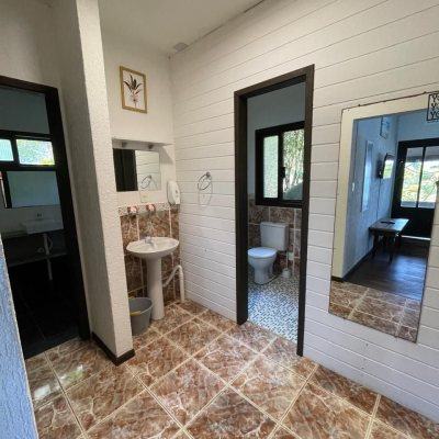 Pousada com 228m², 11 quartos, no bairro Barra Da Lagoa em Florianópolis