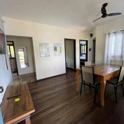 Pousada com 228m², 11 quartos, no bairro Barra Da Lagoa em Florianópolis