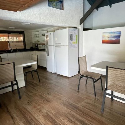 Pousada com 228m², 11 quartos, no bairro Barra Da Lagoa em Florianópolis