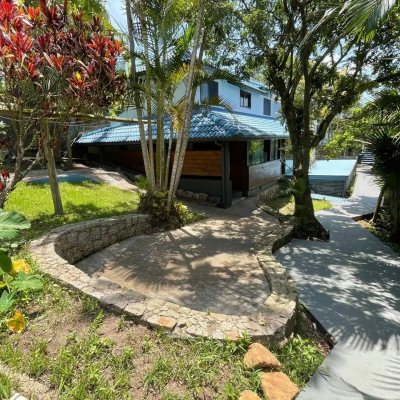 Pousada com 228m², 11 quartos, no bairro Barra Da Lagoa em Florianópolis