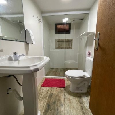 Pousada com 228m², 11 quartos, no bairro Barra Da Lagoa em Florianópolis