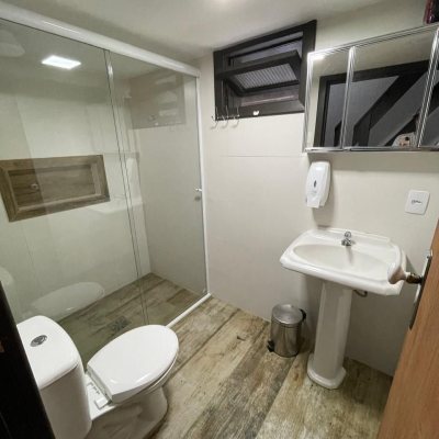 Pousada com 228m², 11 quartos, no bairro Barra Da Lagoa em Florianópolis