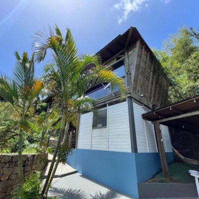 Pousada com 228m², 11 quartos, no bairro Barra Da Lagoa em Florianópolis