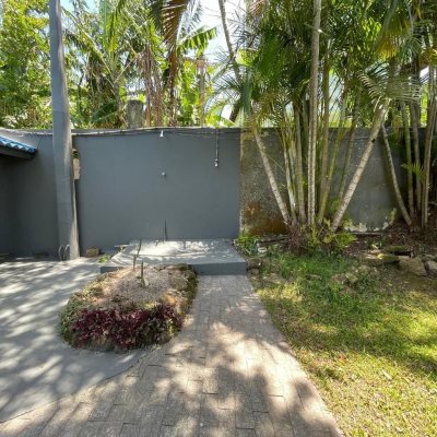 Pousada com 228m², 11 quartos, no bairro Barra Da Lagoa em Florianópolis