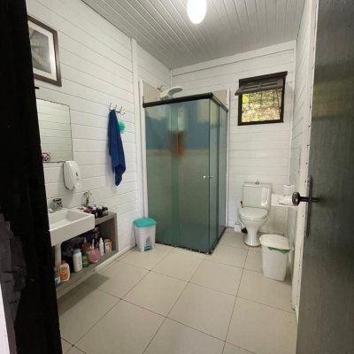 Pousada com 228m², 11 quartos, no bairro Barra Da Lagoa em Florianópolis