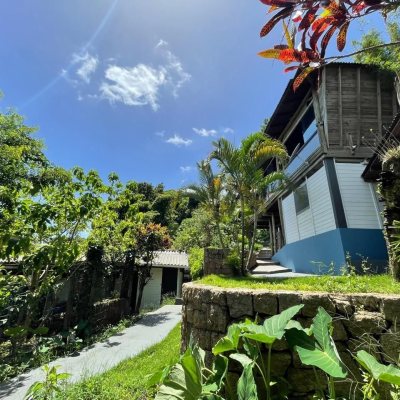 Pousada com 228m², 11 quartos, no bairro Barra Da Lagoa em Florianópolis