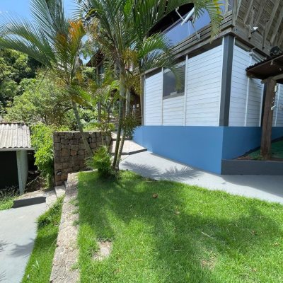 Pousada com 228m², 11 quartos, no bairro Barra Da Lagoa em Florianópolis