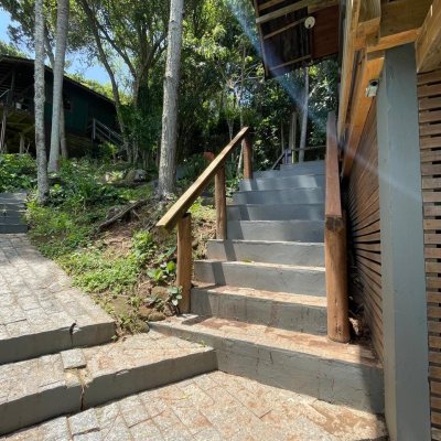 Pousada com 228m², 11 quartos, no bairro Barra Da Lagoa em Florianópolis