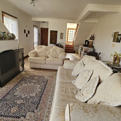 Casa Residencial com 233m², 4 quartos, 1 suíte, 2 garagens, no bairro João Paulo em Florianópolis