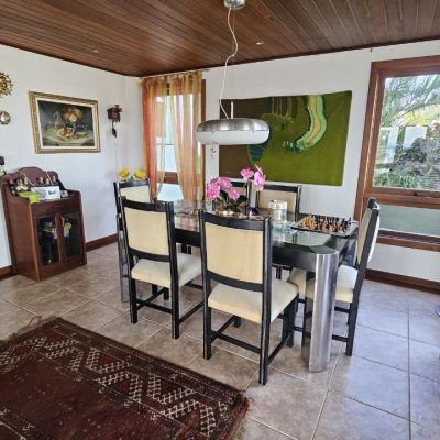 Casa Residencial com 233m², 4 quartos, 1 suíte, 2 garagens, no bairro João Paulo em Florianópolis