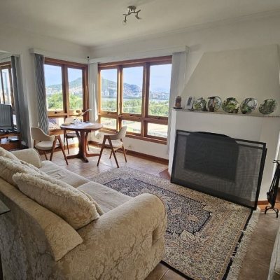 Casa Residencial com 233m², 4 quartos, 1 suíte, 2 garagens, no bairro João Paulo em Florianópolis