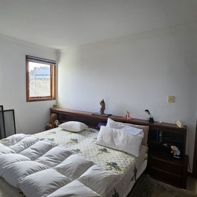 Casa Residencial com 233m², 4 quartos, 1 suíte, 2 garagens, no bairro João Paulo em Florianópolis