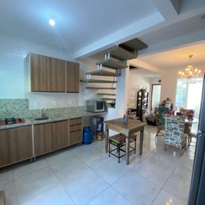 Casa Residencial com 91m², 2 quartos, 2 suítes, 2 garagens, no bairro Ingleses em Florianópolis