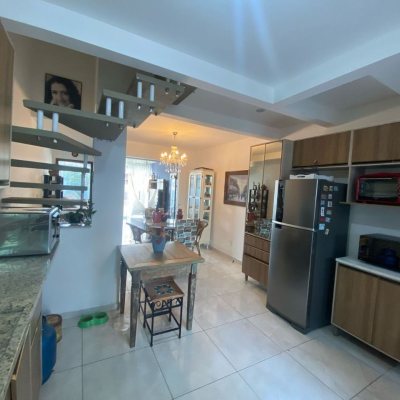 Casa Residencial com 91m², 2 quartos, 2 suítes, 2 garagens, no bairro Ingleses em Florianópolis