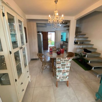 Casa Residencial com 91m², 2 quartos, 2 suítes, 2 garagens, no bairro Ingleses em Florianópolis