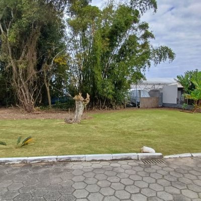 Terrenos Residenciais com 1435m², no bairro Sambaqui em Florianópolis