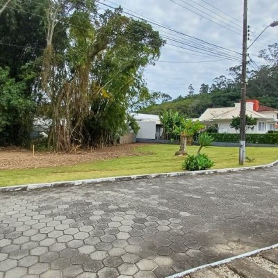 Terrenos Residenciais com 1435m², no bairro Sambaqui em Florianópolis