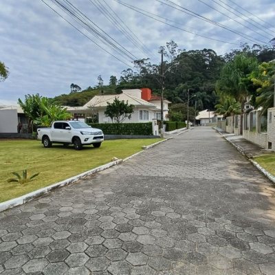Terrenos Residenciais com 1435m², no bairro Sambaqui em Florianópolis