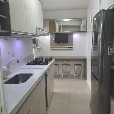 Apartamentos com 80m², 3 quartos, 1 suíte, 1 garagem, no bairro Centro em Florianópolis