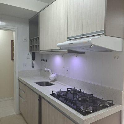 Apartamentos com 80m², 3 quartos, 1 suíte, 1 garagem, no bairro Centro em Florianópolis