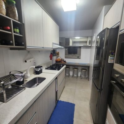 Apartamentos com 80m², 3 quartos, 1 suíte, 1 garagem, no bairro Centro em Florianópolis