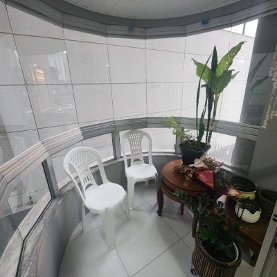 Apartamentos com 80m², 3 quartos, 1 suíte, 1 garagem, no bairro Centro em Florianópolis
