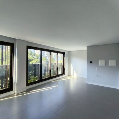 Apartamentos com 57m², 1 quarto, 1 garagem, no bairro Centro em Florianópolis