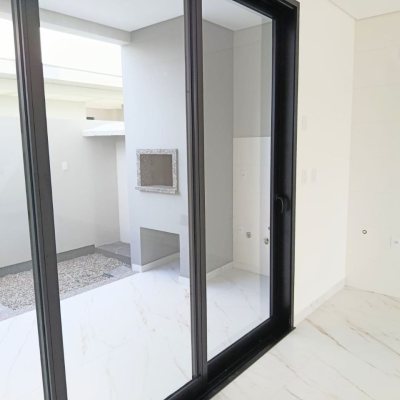 Casa Residencial com 99m², 2 quartos, 2 suítes, 1 garagem, no bairro Campeche em Florianópolis