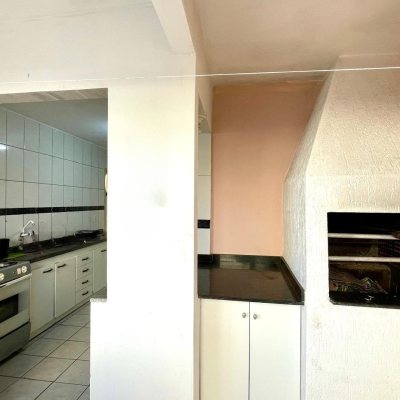 Casa Residencial com 225m², 5 quartos, 2 suítes, 4 garagens, no bairro Santinho em Florianópolis