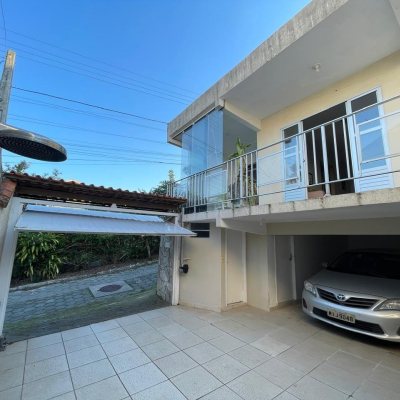 Casa Residencial com 225m², 5 quartos, 2 suítes, 4 garagens, no bairro Santinho em Florianópolis