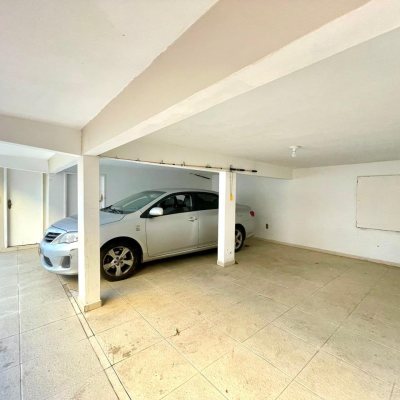 Casa Residencial com 225m², 5 quartos, 2 suítes, 4 garagens, no bairro Santinho em Florianópolis
