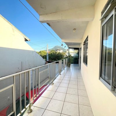 Casa Residencial com 225m², 5 quartos, 2 suítes, 4 garagens, no bairro Santinho em Florianópolis